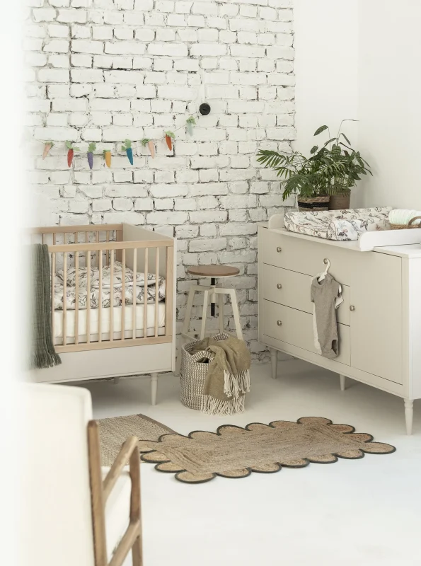Zdjęcie lifestyle aranżacji pokoju niemowlęcego z kolekcji Petite w kolorze szampańskim